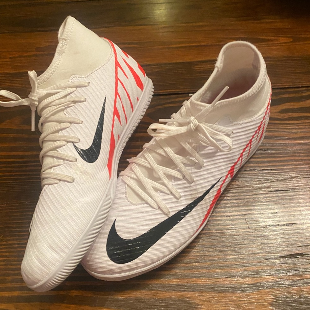 Men’s Nike Indoor soccer cleats size 8.5